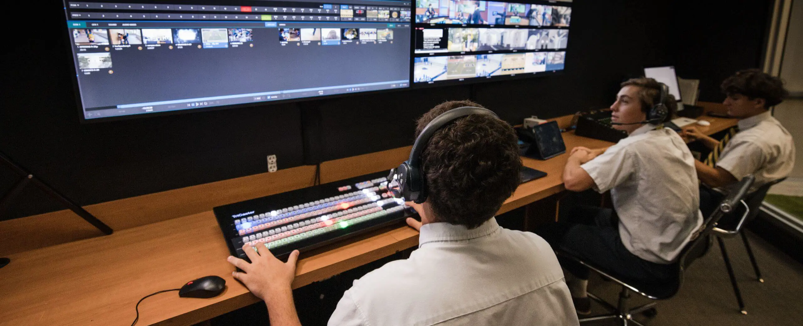Belen Jesuit students video editing in the Conde Media Centre.