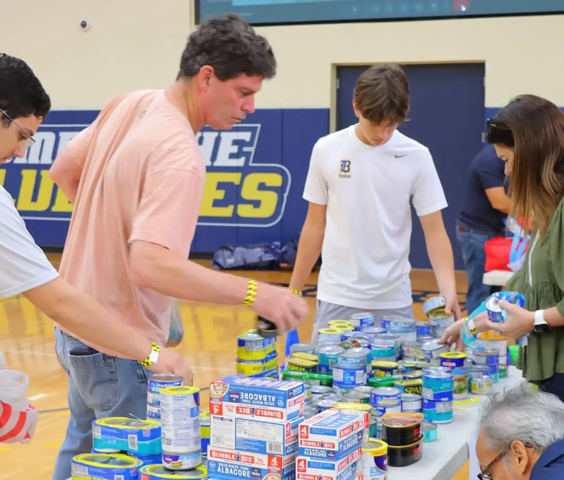 Belen Jesuit students organise food donations as part of the Christian Service Program.