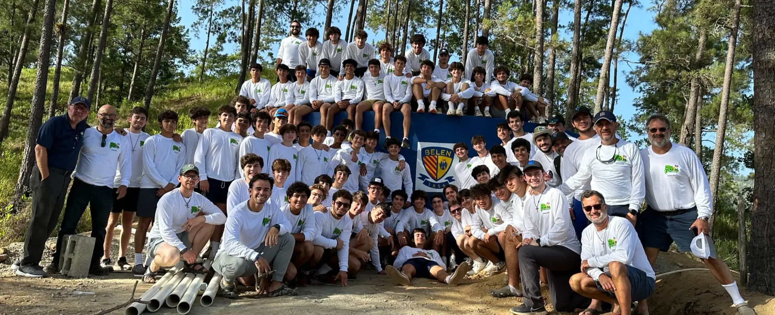 Belen Jesuit Youth Mission group photograph 2023
