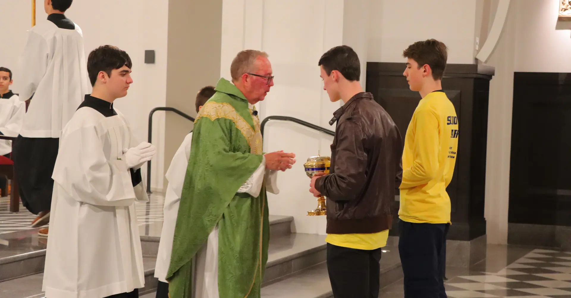 Fr. Willie García-Tuñón, S.J. ‘87, is the main celebrant during Mass on Tombola Sunday.